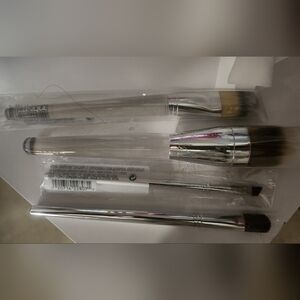 Bnwt: Clinique 4 Peice Silver and Black Makeup Brushes Set /Collectors Edition
